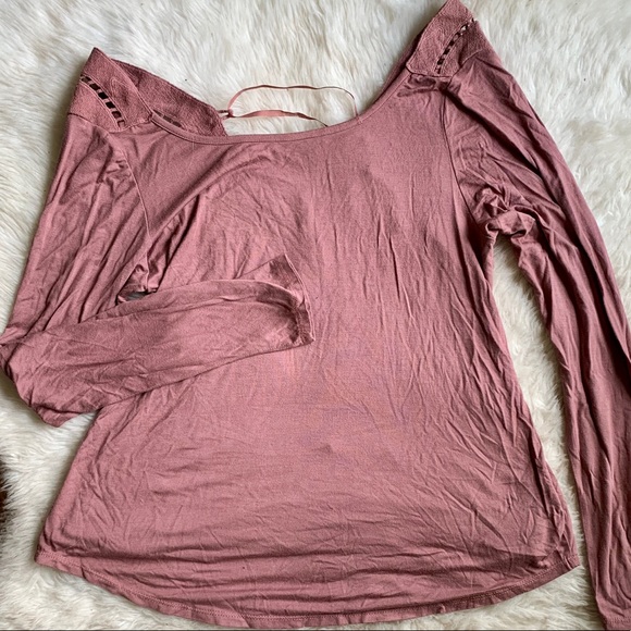 Buckle shirt with open back! - Picture 2 of 2